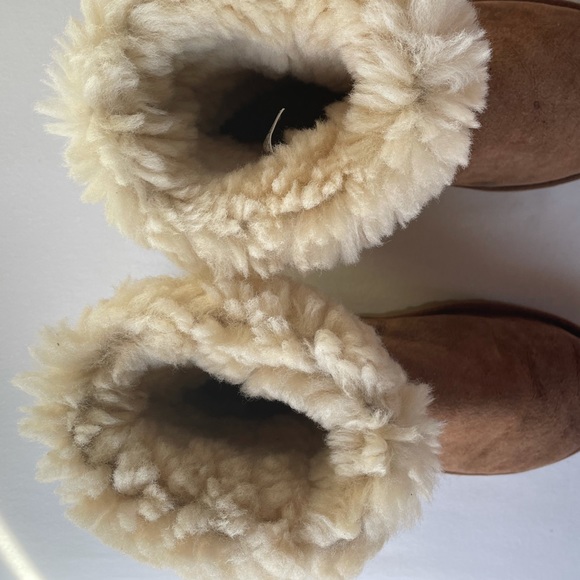 Ugg Classic Short Boot - Picture 10 of 13